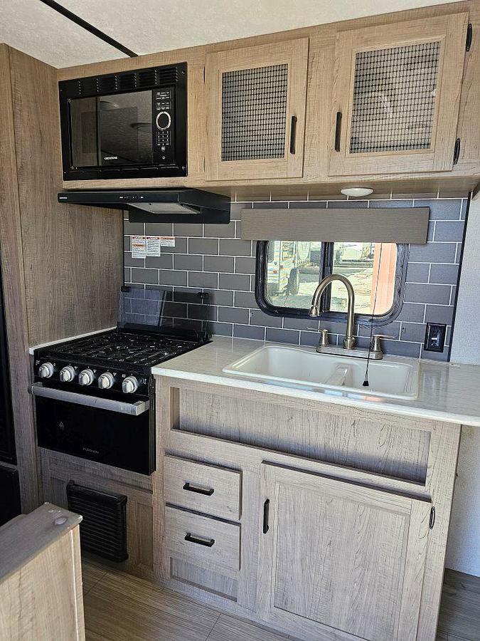 Used 2021 Keystone RV HIDEOUT 21BHWE