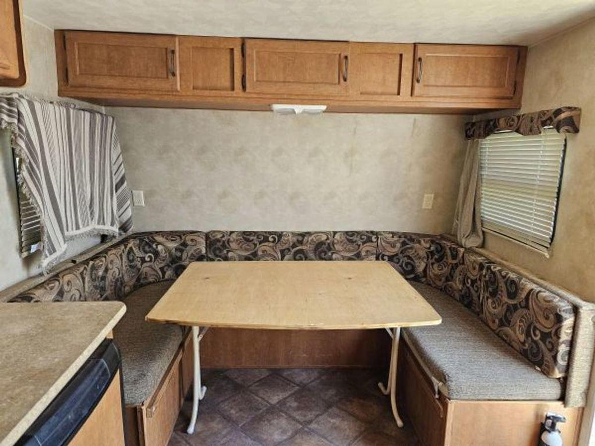 Used 2013 Palomino Canyon Cat 15UDC