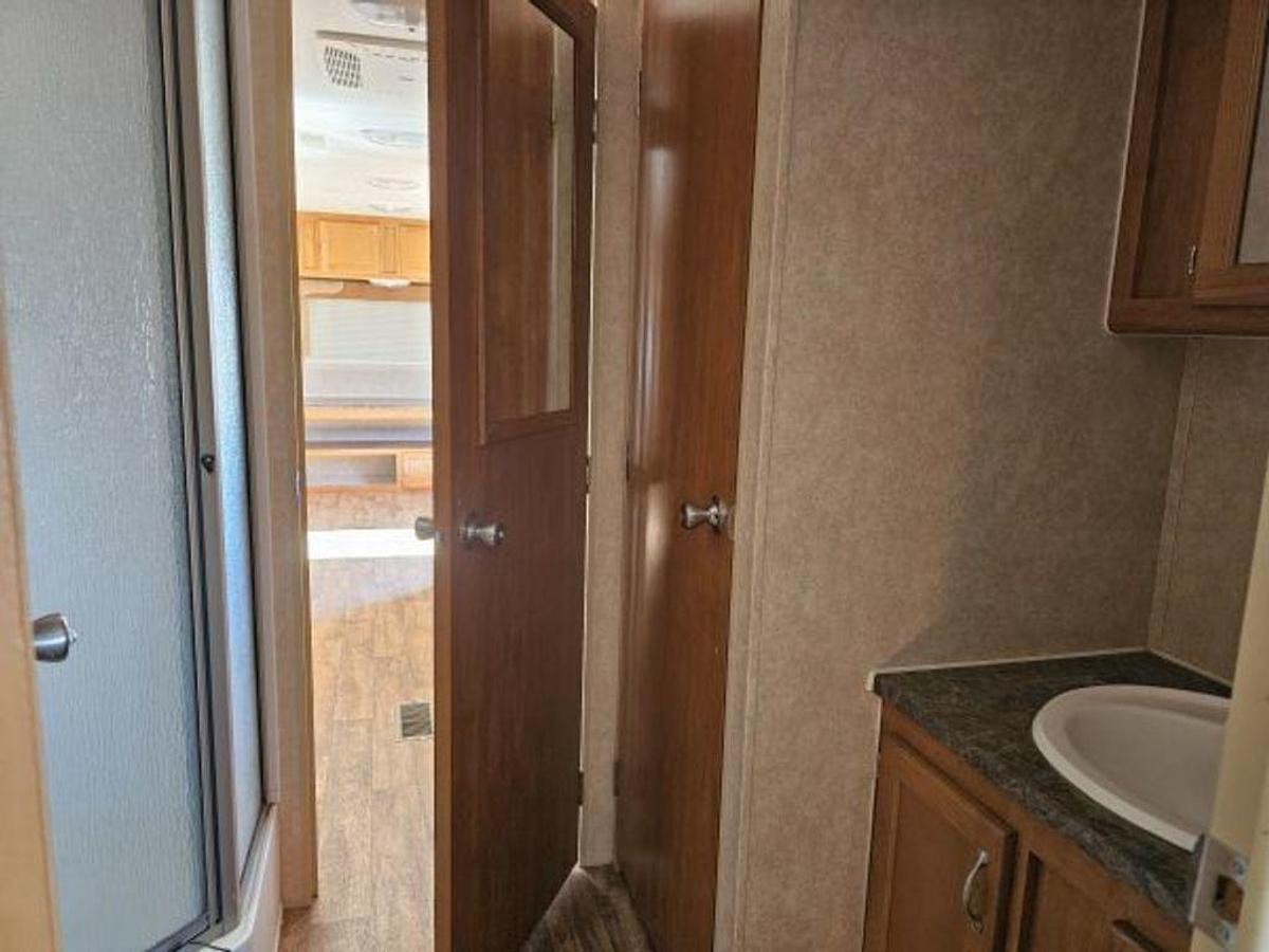 Used 2017 Allen Camper MFG. Idle-Time 350 FLDS