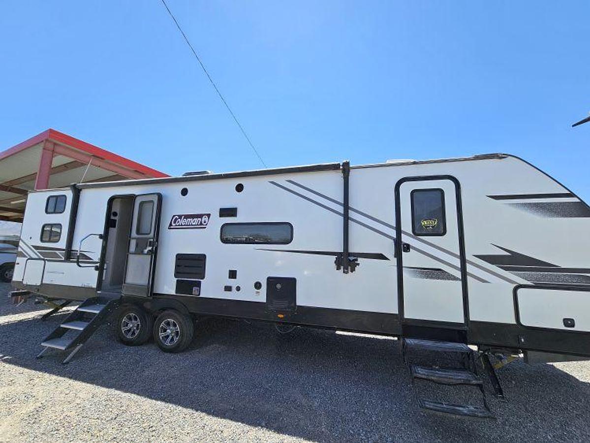 Used 2023 COLEMAN LIGHT 3215BH