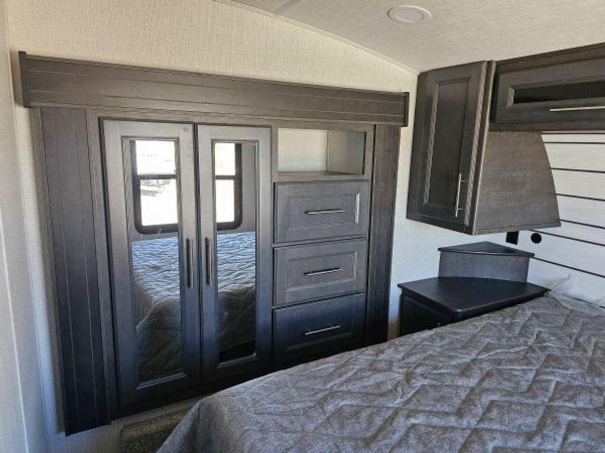 2025 Keystone RV Cougar Half-Ton 29RLI