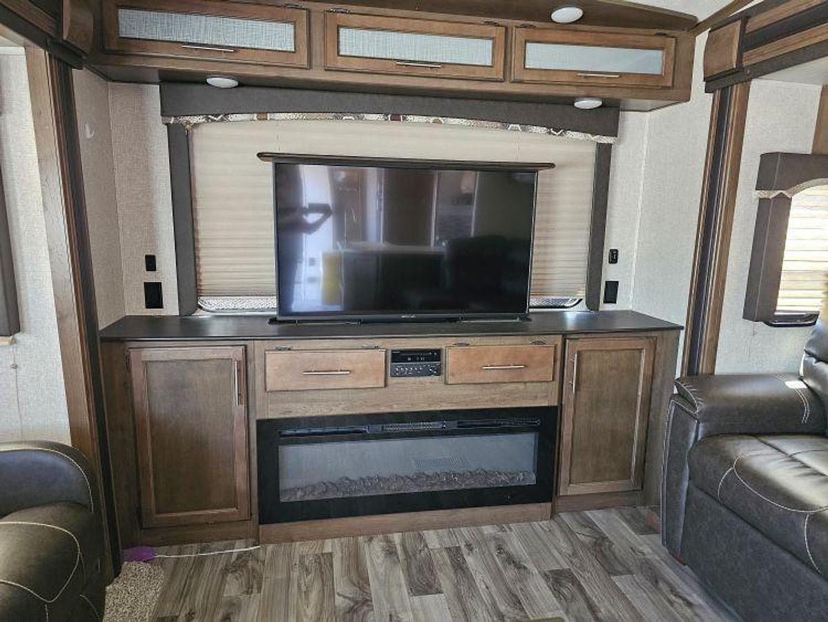 Used 2018 Keystone RV COUGAR 29RES