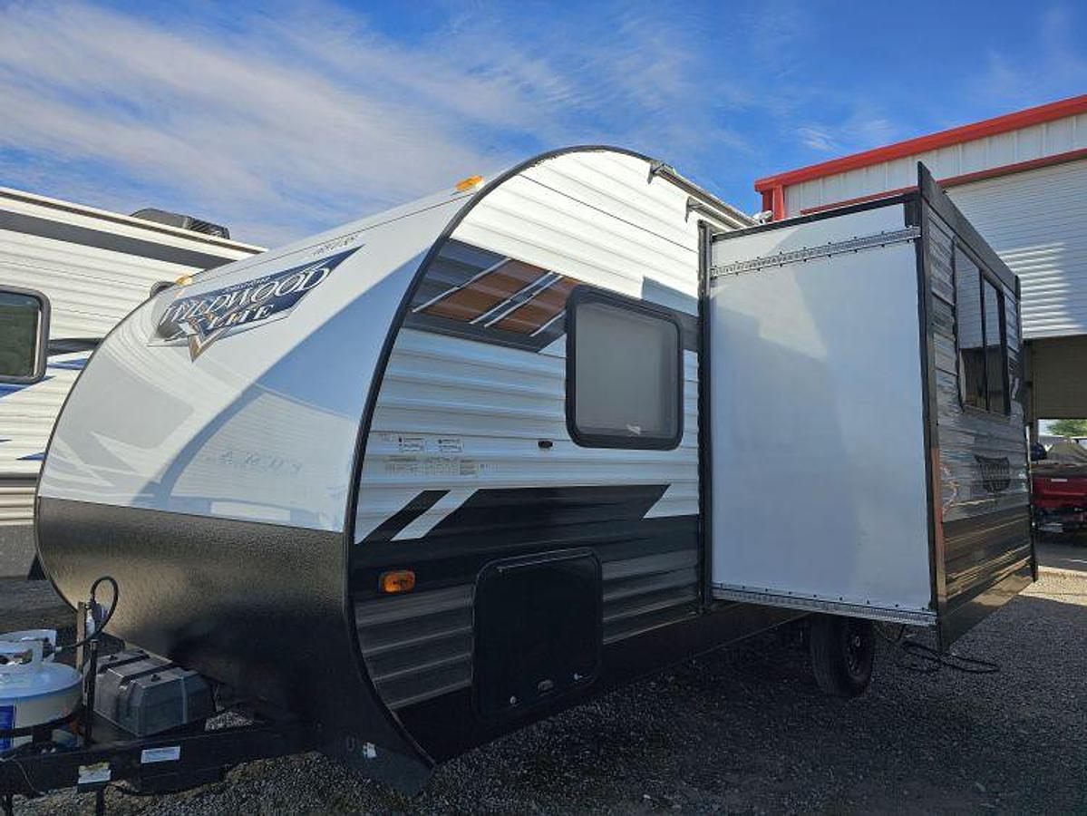Used 2022 FOREST RIVER WILDWOOD X-LITE T178BHSK