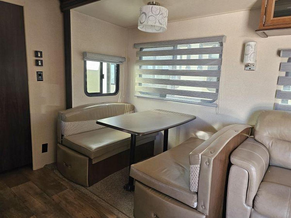 Used 2018 FOREST RIVER SALEM HEMISPHERE 356QB