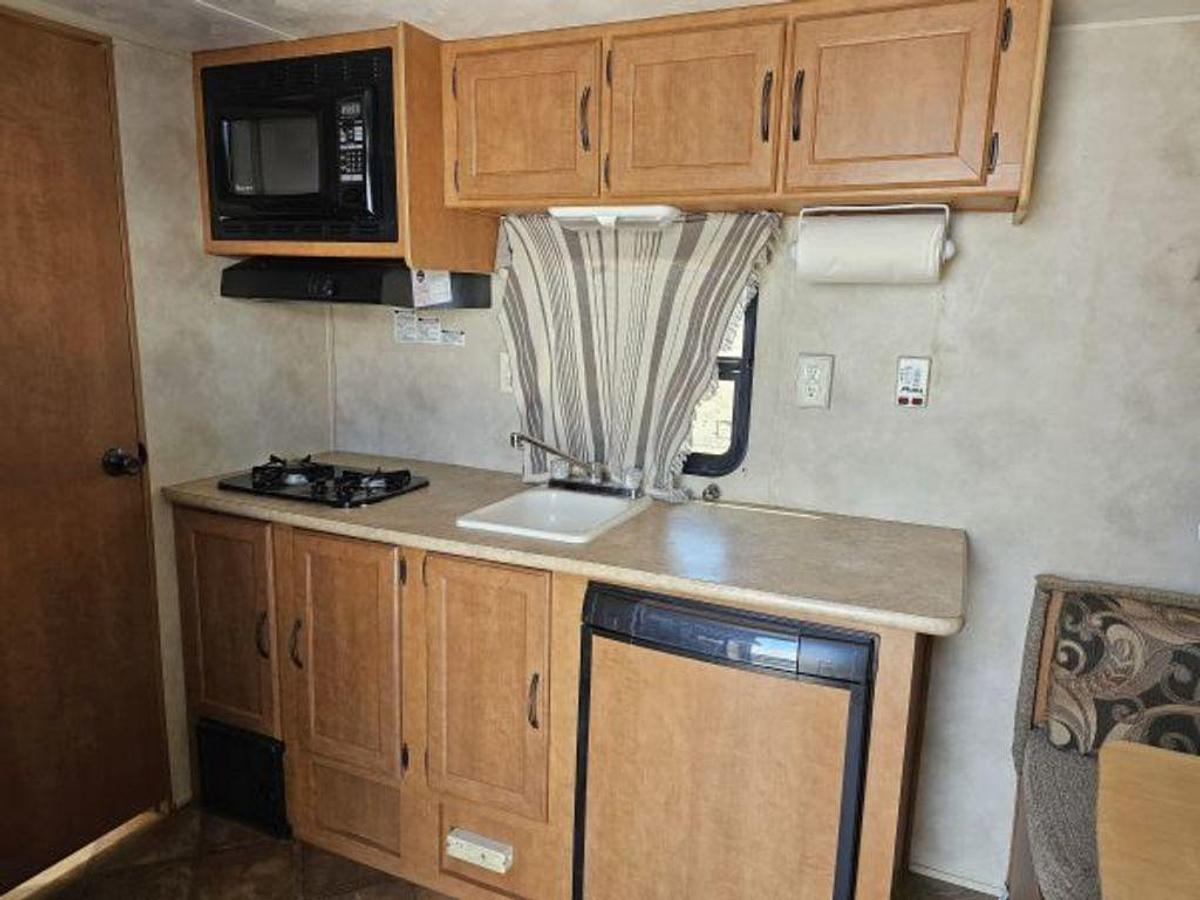 Used 2013 Palomino Canyon Cat 15UDC