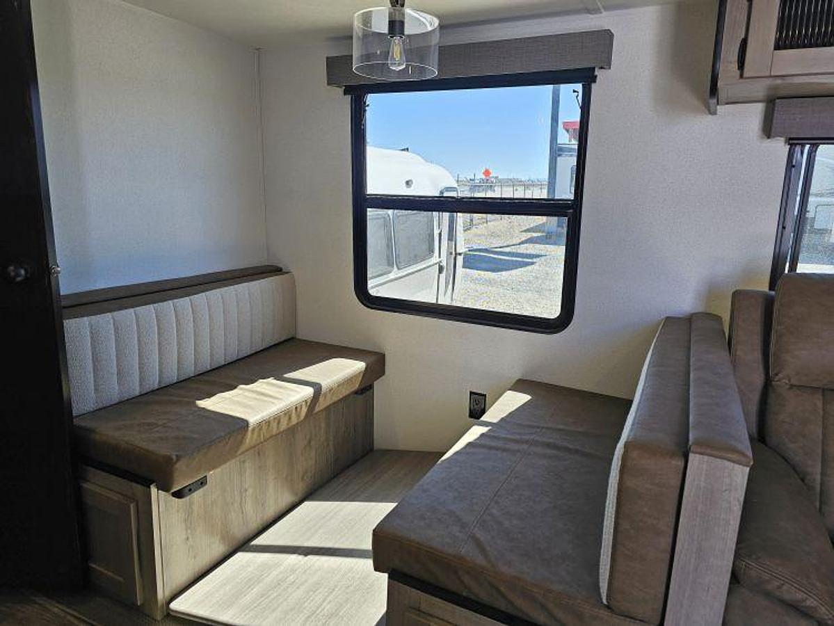 Used 2025 FOREST RIVER PUMA 32BHFS