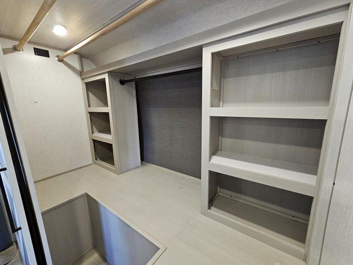 Used 2023 FOREST RIVER WILDWOOD HERITAGE GLEN 308RL