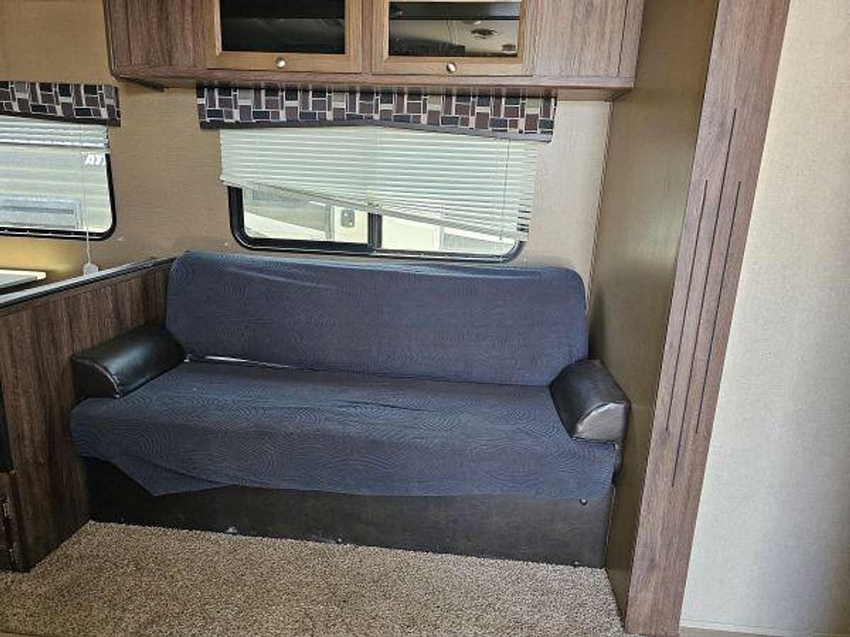 Used 2016 DUTCHMEN COLEMAN 262BH