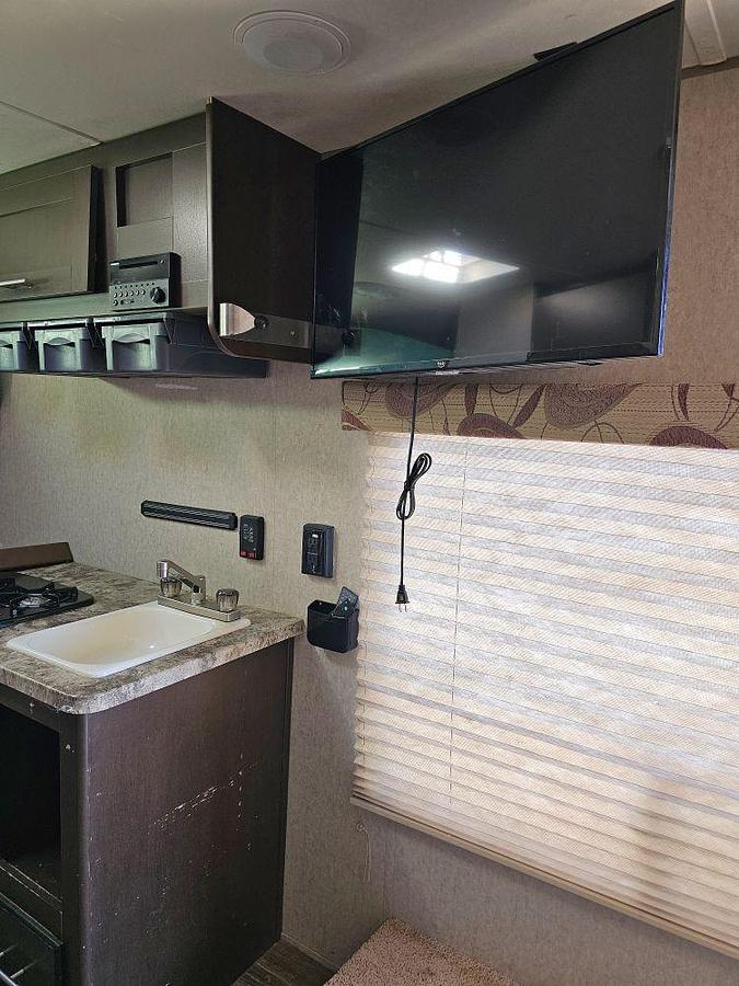 Used 2015 FOREST RIVER WOLF PUP 17RP