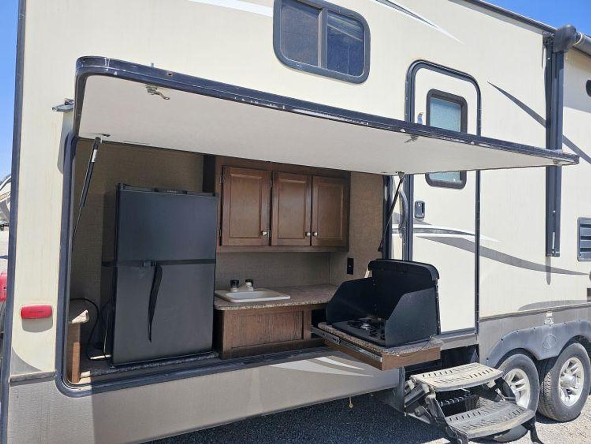 Used 2016 Keystone RV HIDEOUT 308BHDS