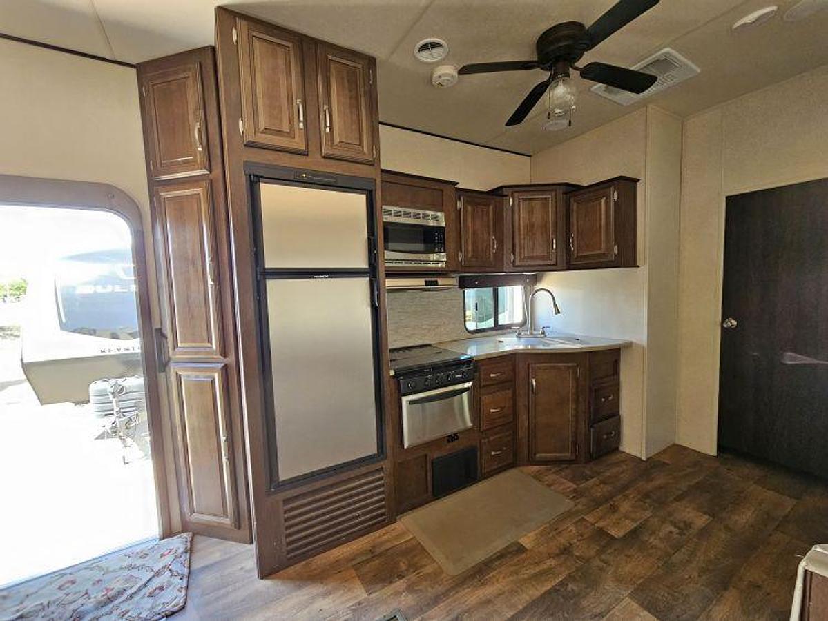 Used 2018 FOREST RIVER SALEM HEMISPHERE 356QB