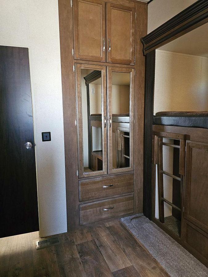 Used 2018 FOREST RIVER SALEM HEMISPHERE 356QB