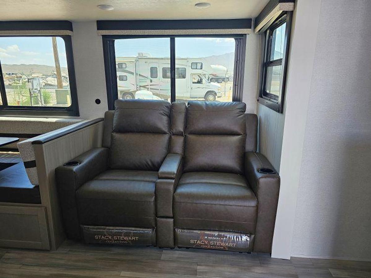 2027 HEARTLAND BY JAYCO PROWLER 3202DSB