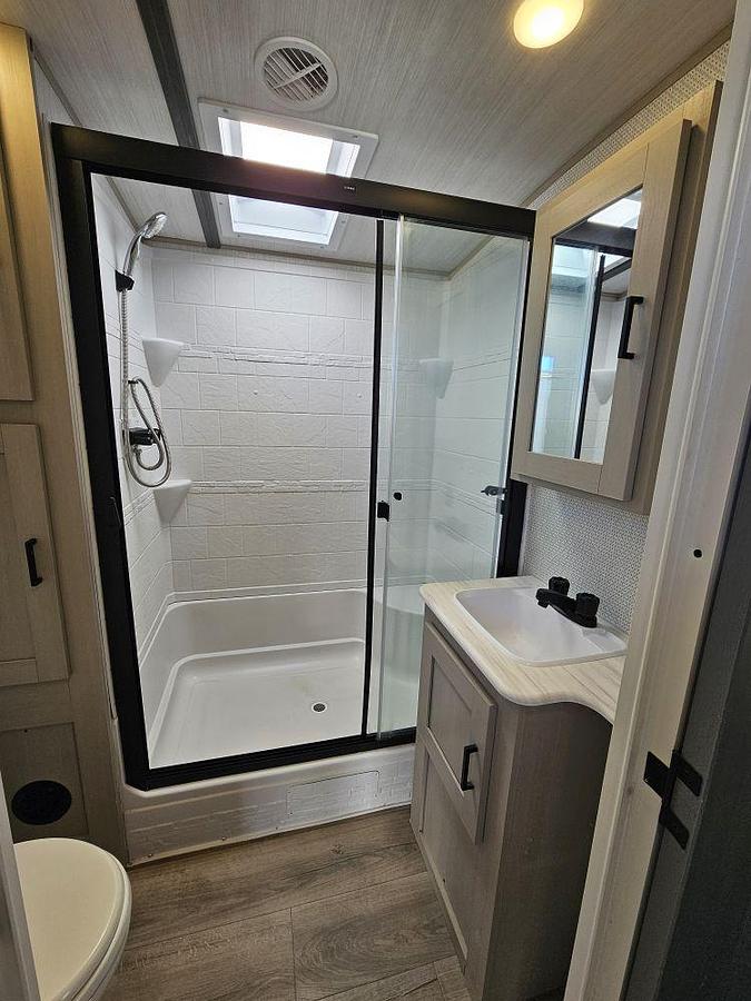 Used 2023 FOREST RIVER WILDWOOD HERITAGE GLEN 308RL