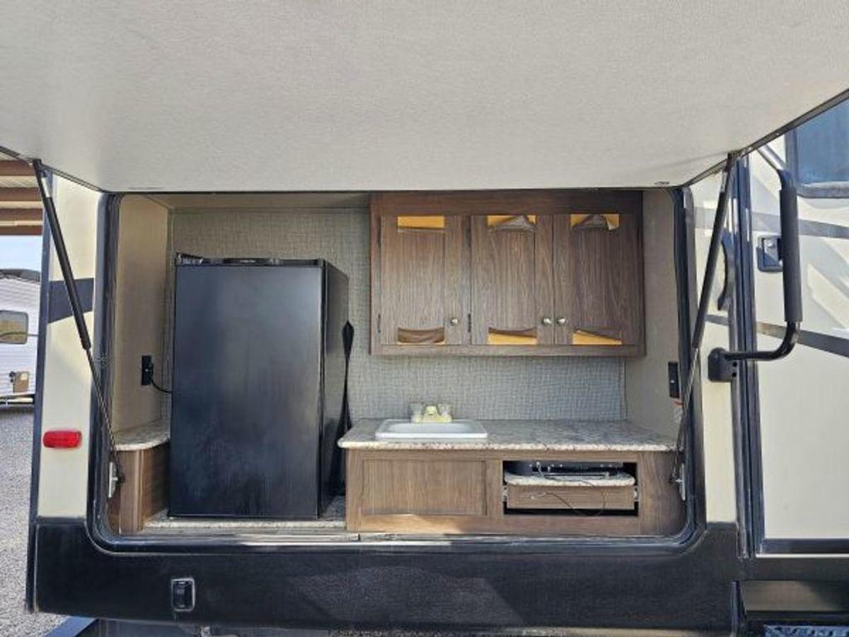 Used 2018 Keystone RV Hideout 308BHDS