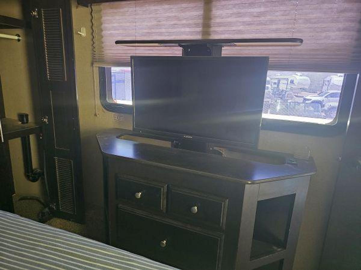 Used 2016 Jayco Seismic Wave 412W