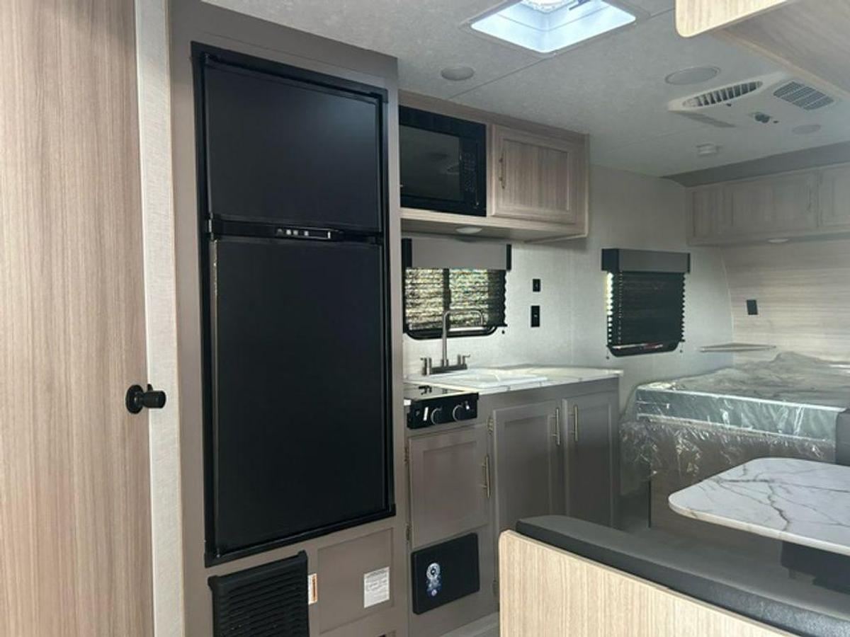 2025 KZ RV Sportsmen Classic 160QB