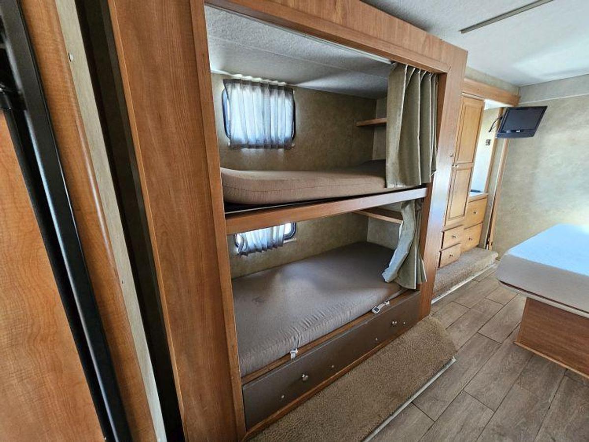 Used 2008 WINNEBAGO ACCESS WF231J