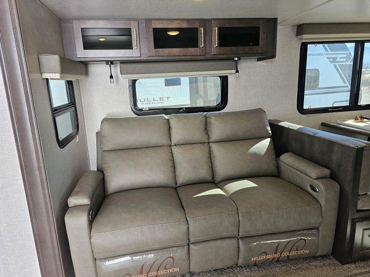 Used 2021 FOREST RIVER ROCKWOOD ULTRA LITE 2606WS