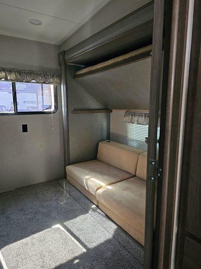 Used 2018 Keystone RV Hideout 308BHDS