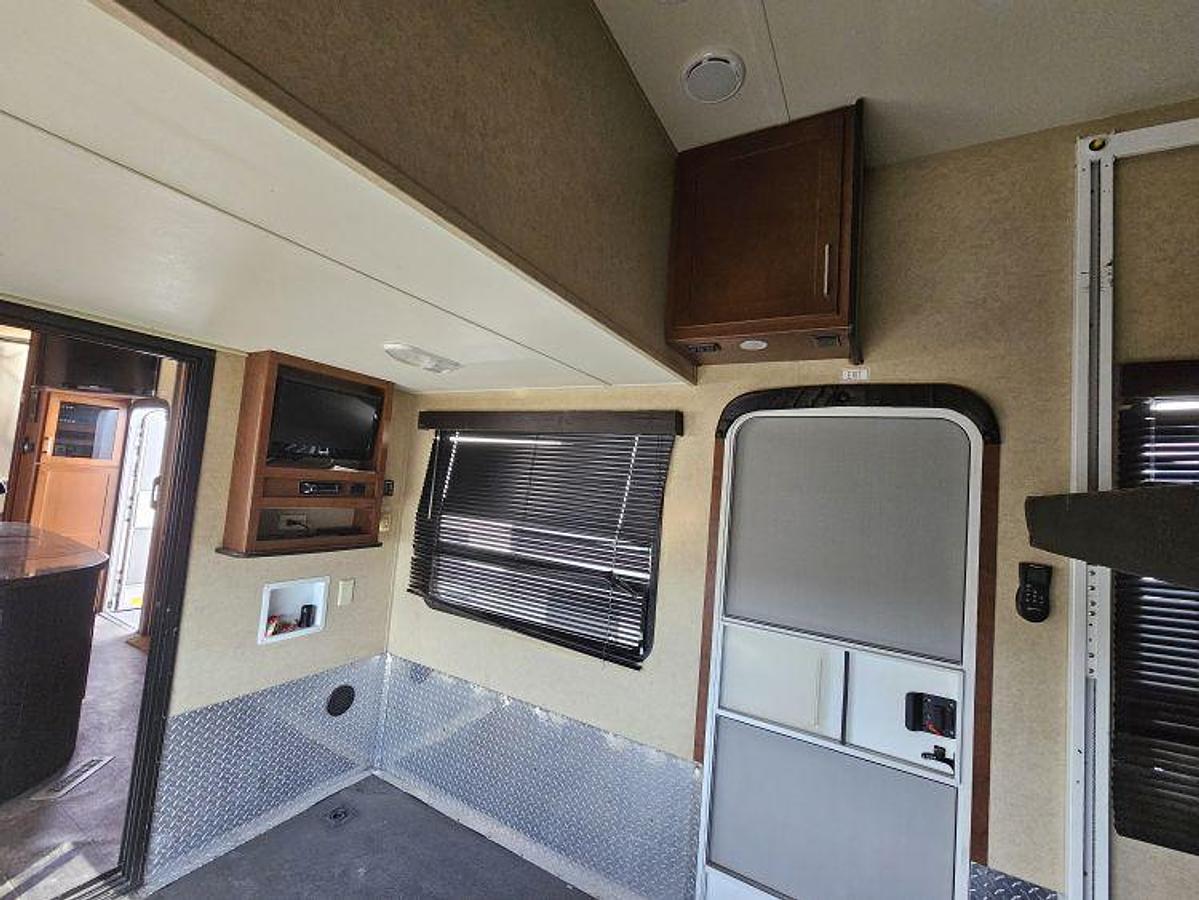Used 2012 DUTCHMEN VOLTAGE V3905