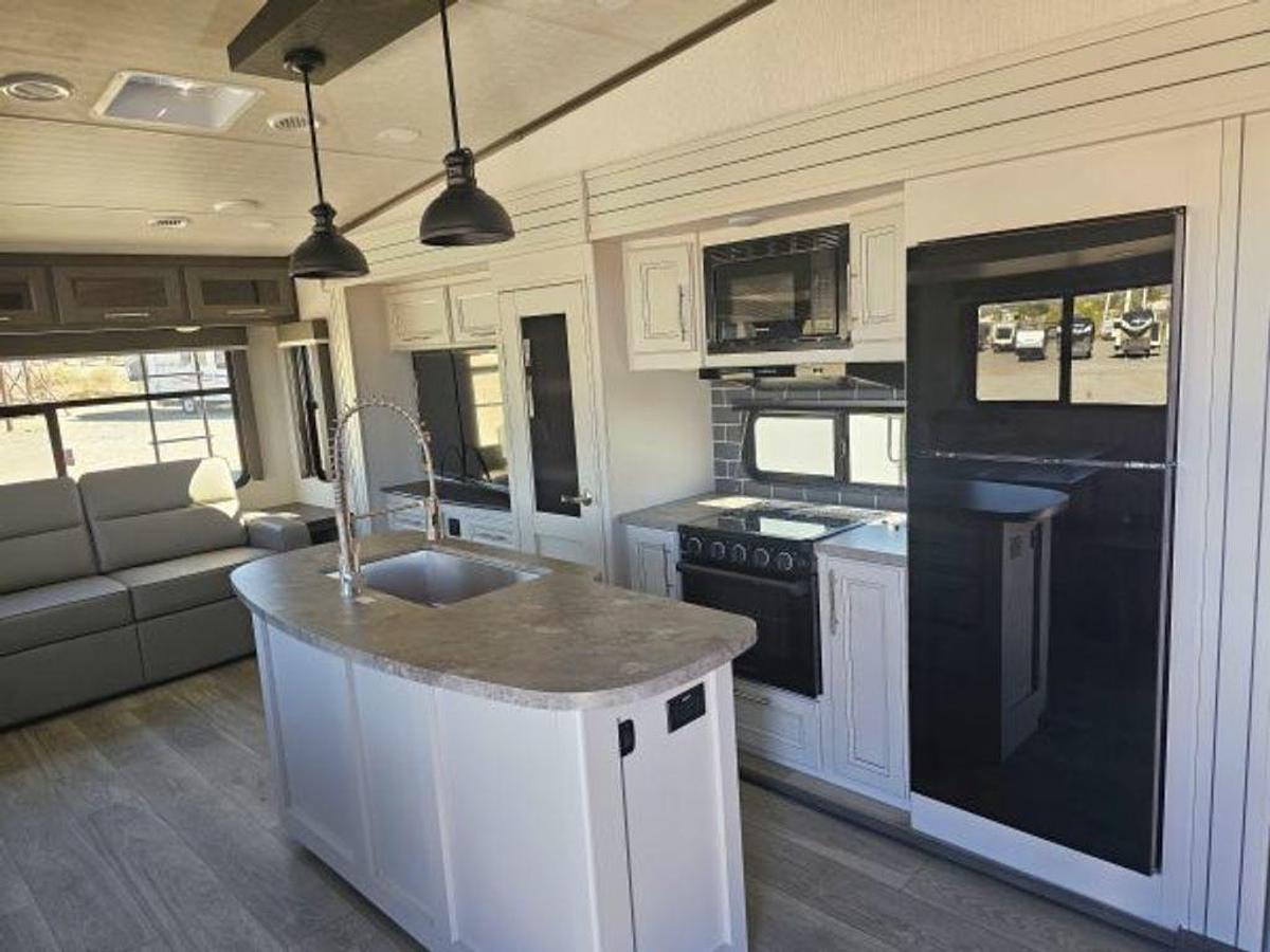 2025 Keystone RV Cougar Half-Ton 29RLI