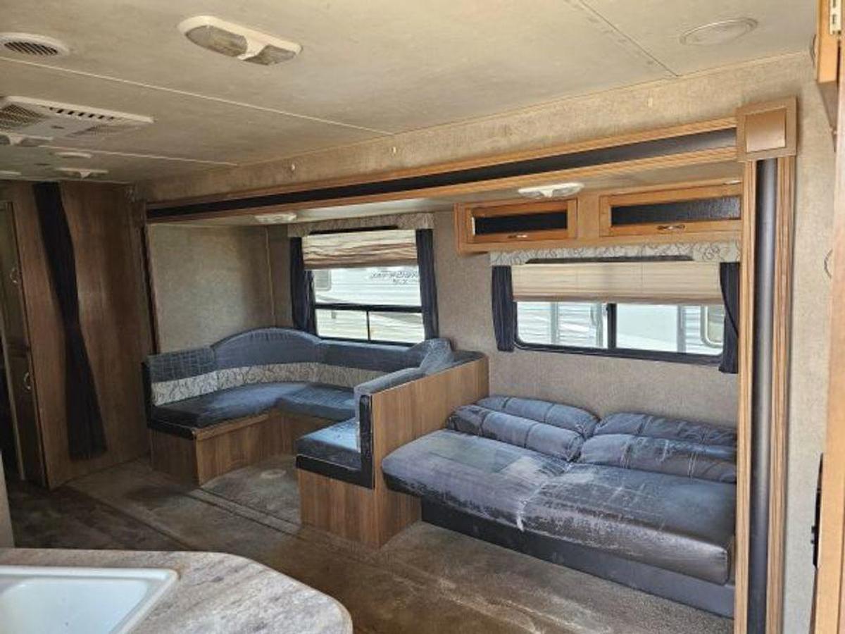 Used 2017 Coachmen Catalina SBX 291QBS