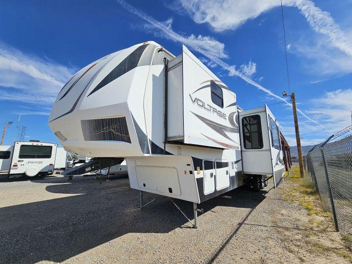 Used 2012 DUTCHMEN VOLTAGE V3905