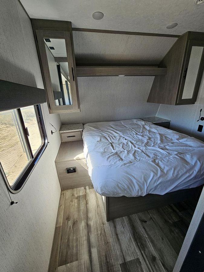 Used 2022 DUTCHMEN COLEMAN LATERN 285BH