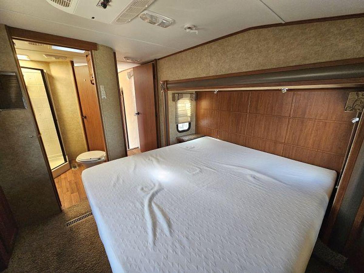Used 2011 HEARTLAND ELKRIDGE 34TSRE