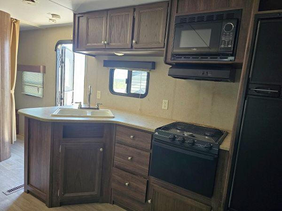 Used 2016 DUTCHMEN COLEMAN 262BH