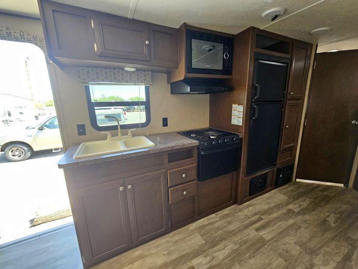 Used 2018 FOREST RIVER SHASTA OASIS 26DB