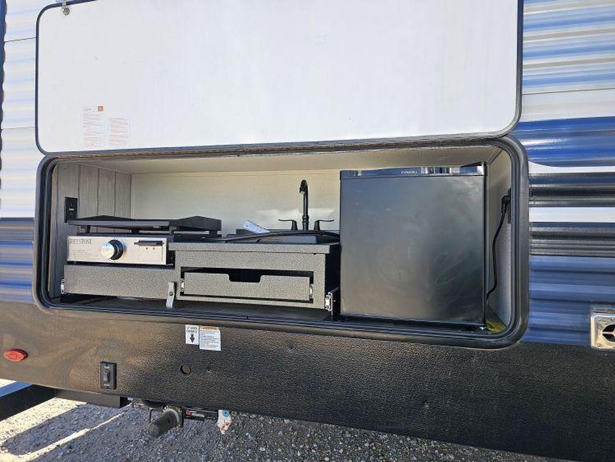 Used 2025 FOREST RIVER PUMA 32BHFS