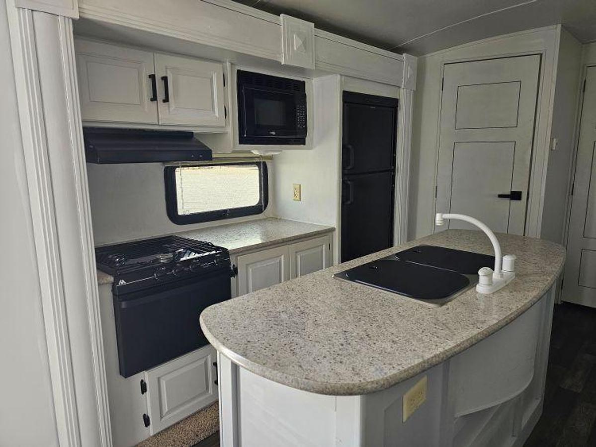 Used 2015 Keystone RV PREMIER 26RBPR