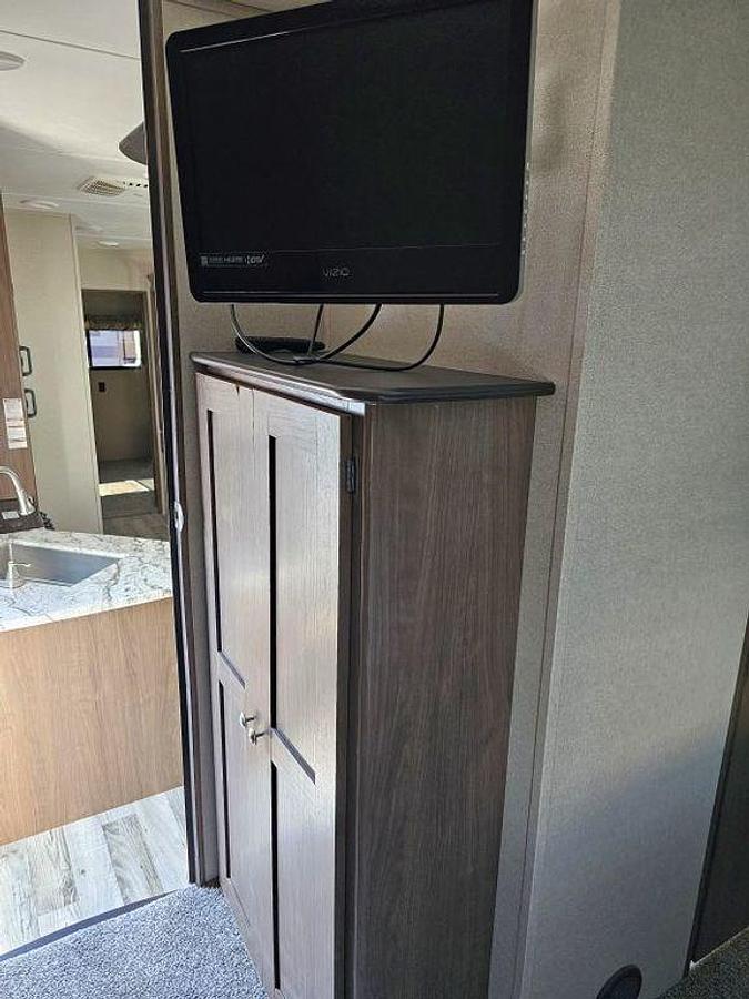 Used 2018 Keystone RV Hideout 308BHDS