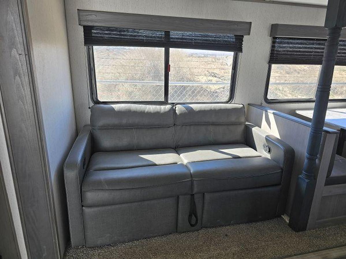 Used 2022 DUTCHMEN COLEMAN LATERN 285BH