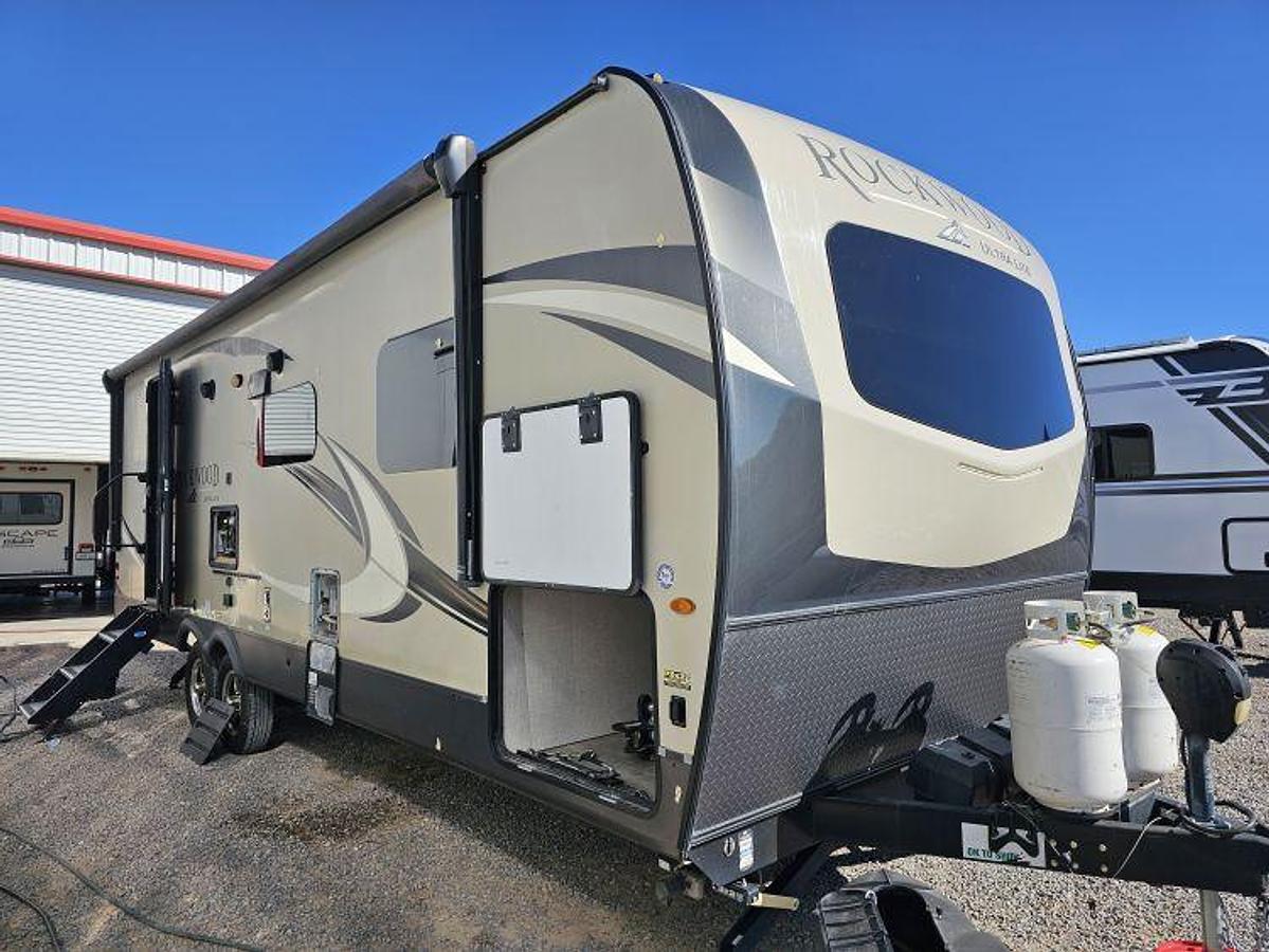 Used 2021 FOREST RIVER ROCKWOOD ULTRA LITE 2606WS