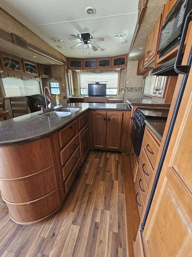 Used 2011 HEARTLAND ELKRIDGE 34TSRE