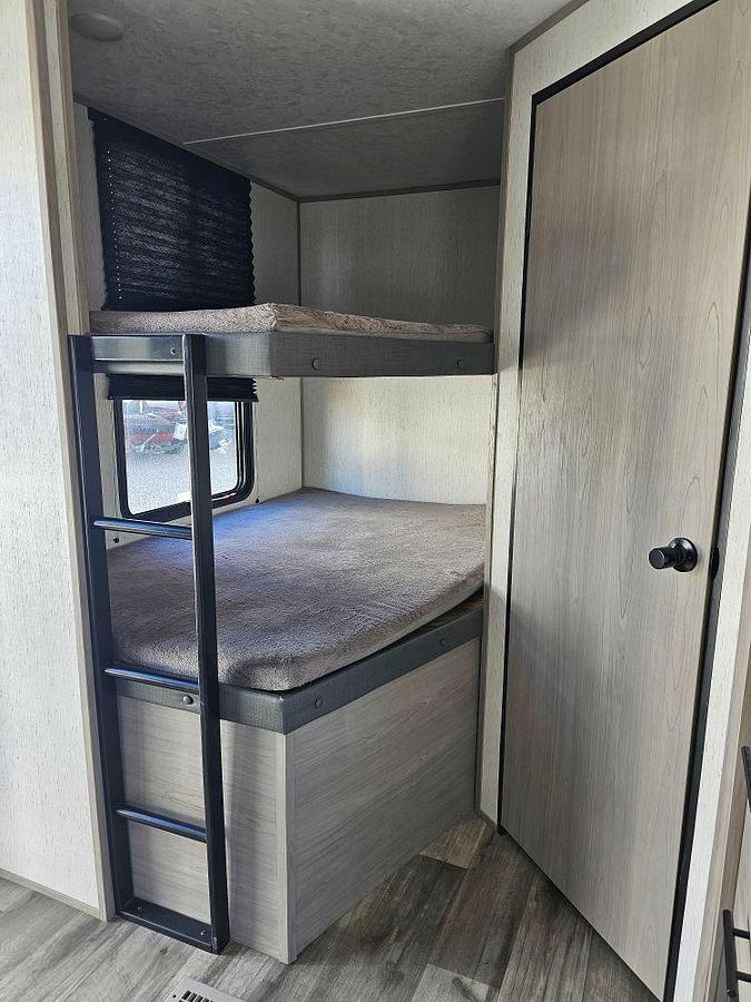 Used 2022 DUTCHMEN COLEMAN LATERN 285BH