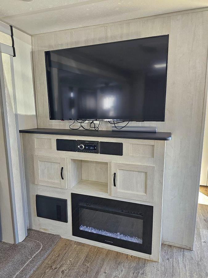 Used 2021 FOREST RIVER VIBE 34BH