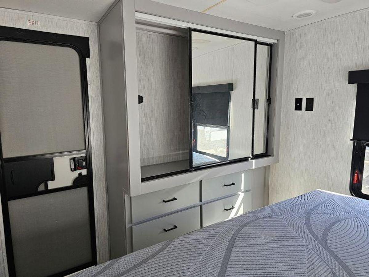 Used 2022 HEARTLAND NORTH TRAIL ULTRA LITE 26FKDS