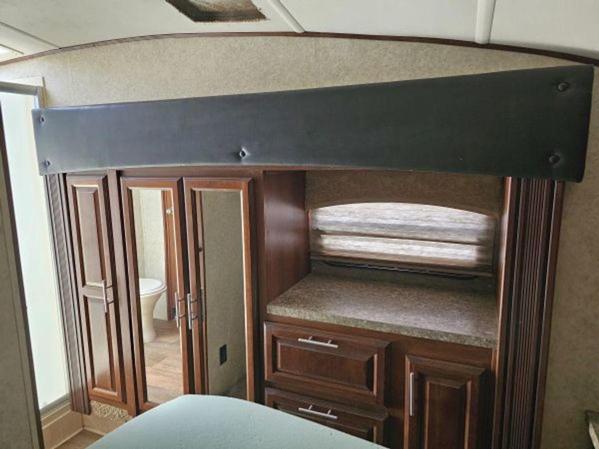 Used 2015 Forest River Wildcat 275CKX