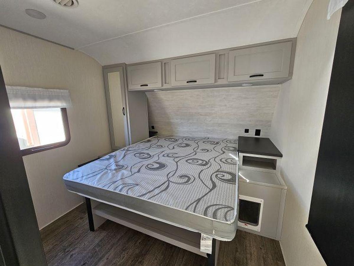 Used 2021 FOREST RIVER VIBE 34BH