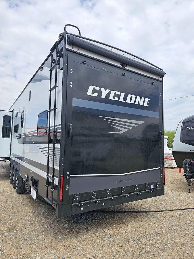 2027 HEARTLAND BY JAYCO CYCLONE 3913