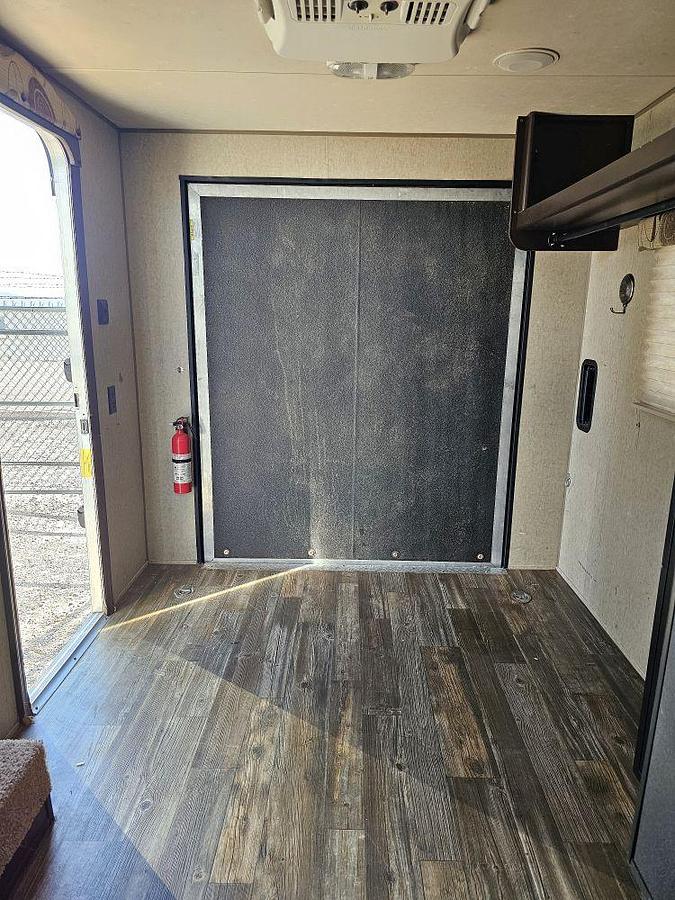 Used 2015 FOREST RIVER WOLF PUP 17RP