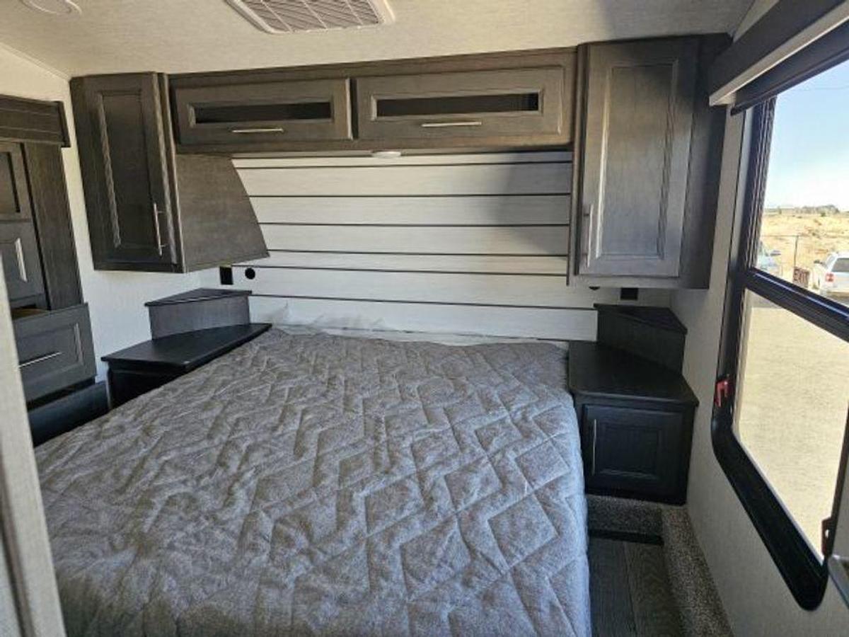 2025 Keystone RV Cougar Half-Ton 29RLI