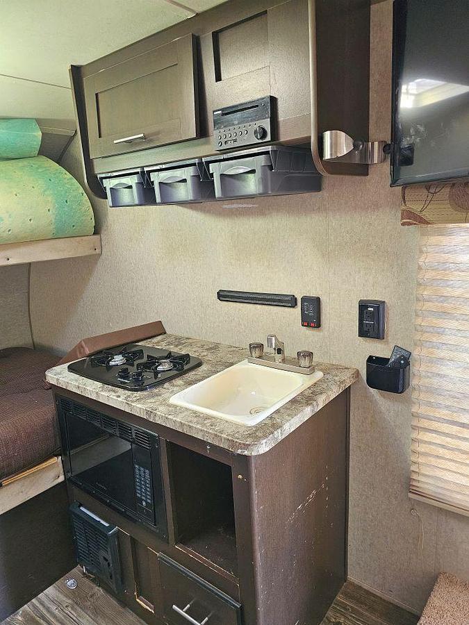 Used 2015 FOREST RIVER WOLF PUP 17RP