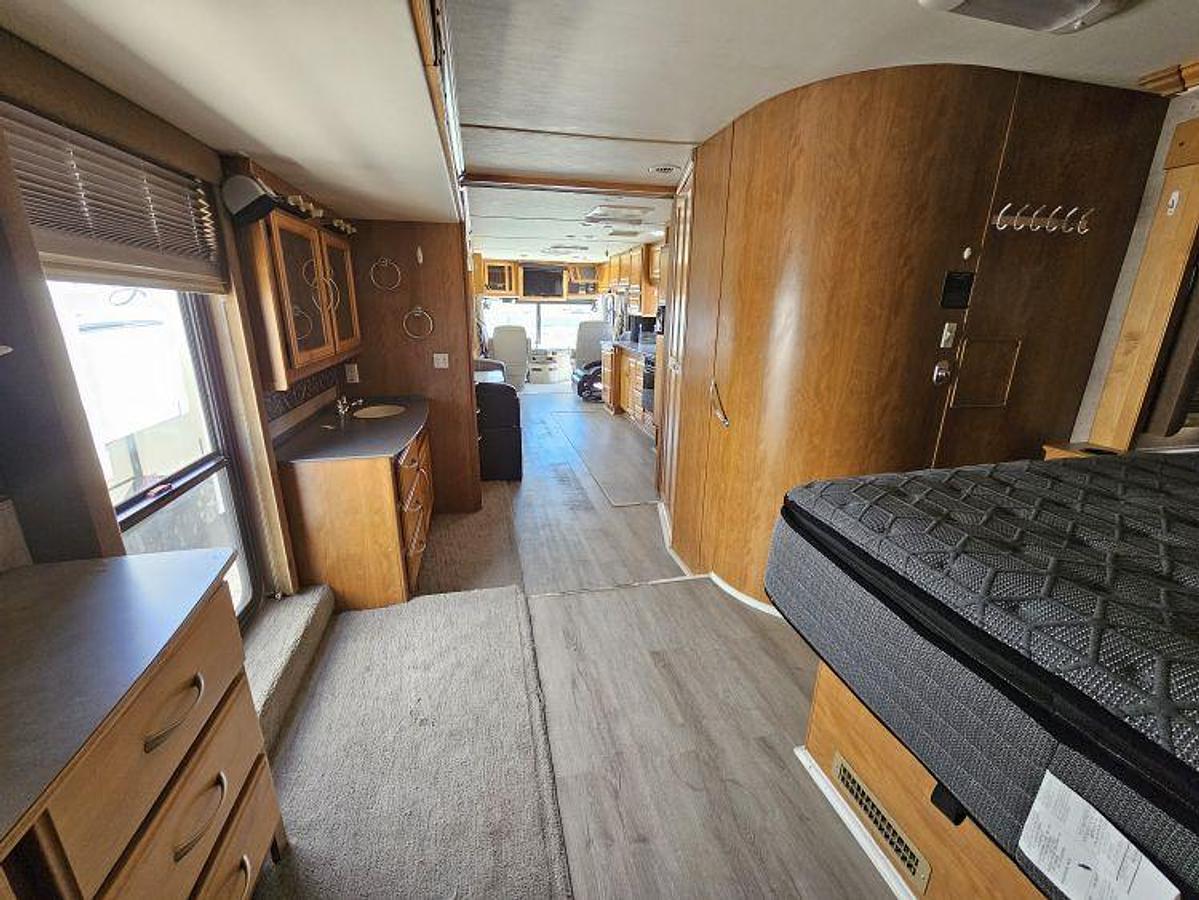 Used 2006 FLEETWOOD DISCOVERY 39V