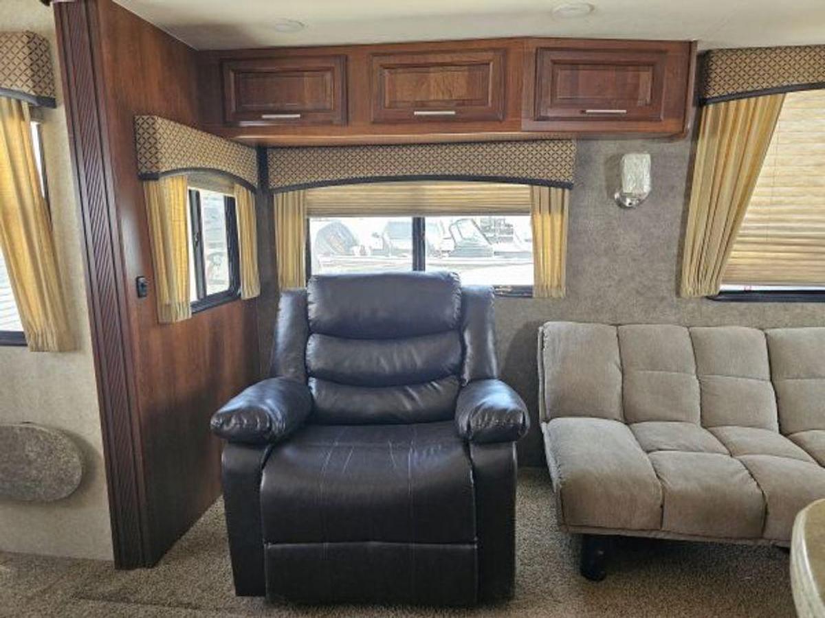 Used 2015 Forest River Wildcat 275CKX