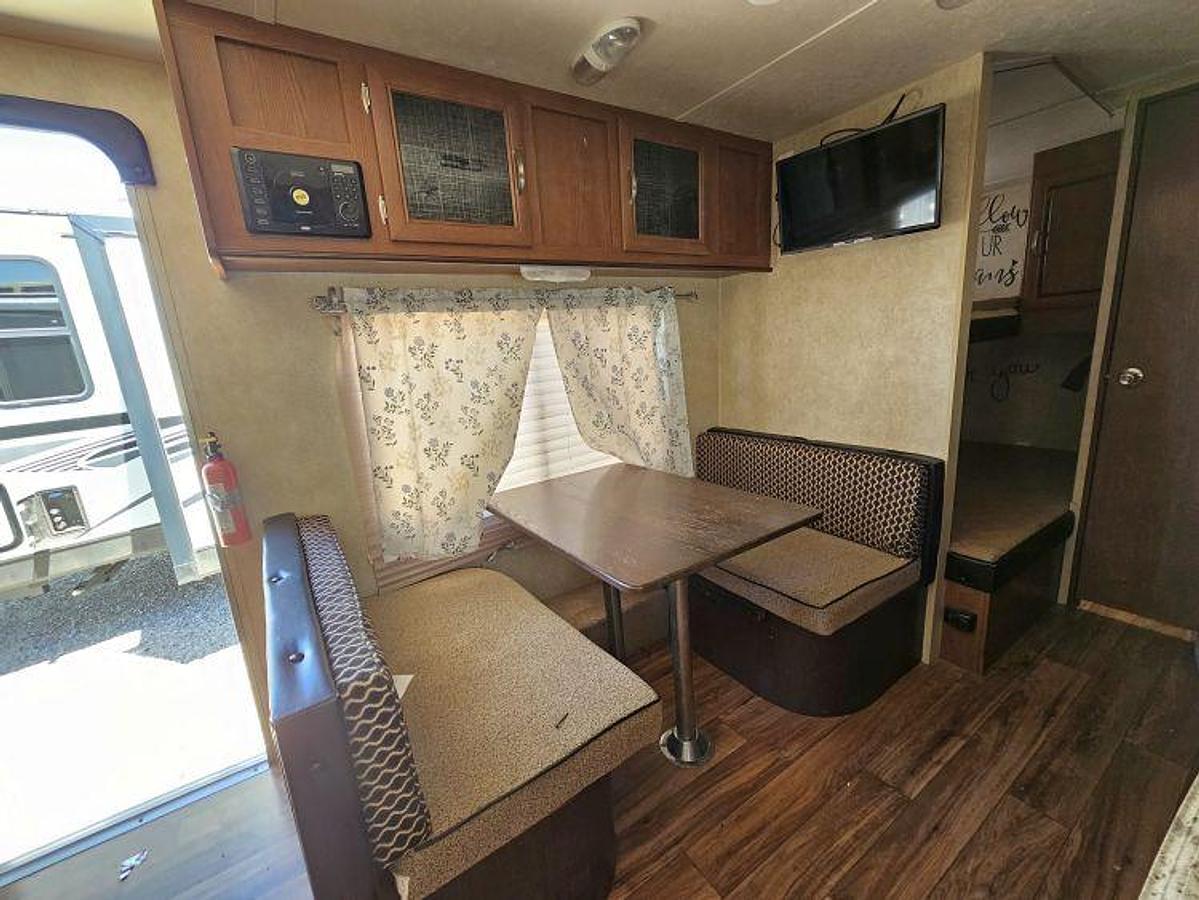 Used 2016 FOREST RIVER SALEM CRUISE LITE 261BHXL